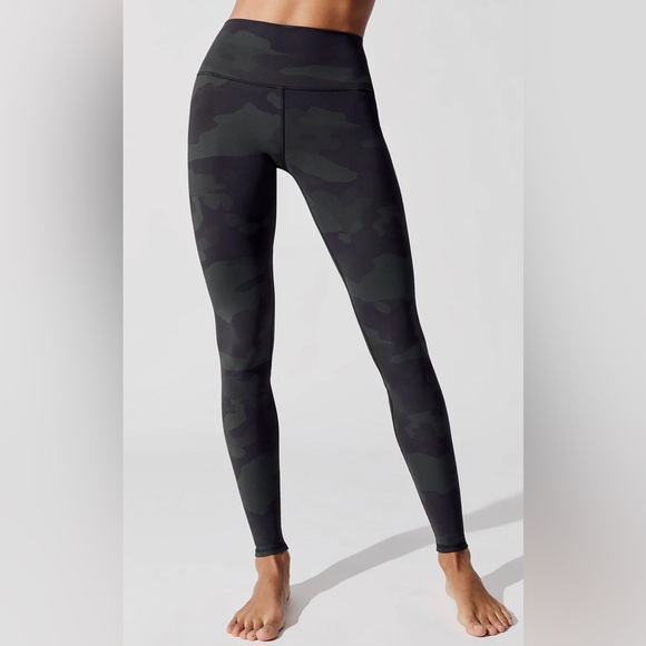 Alo Black Dark Green Camo Leggings Sz Small - Picture 4 of 7